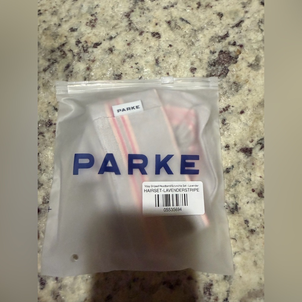 Parke Valentines Hair Set In Color Darling Stipe. 💕⚡️ - Picture 2 of 3